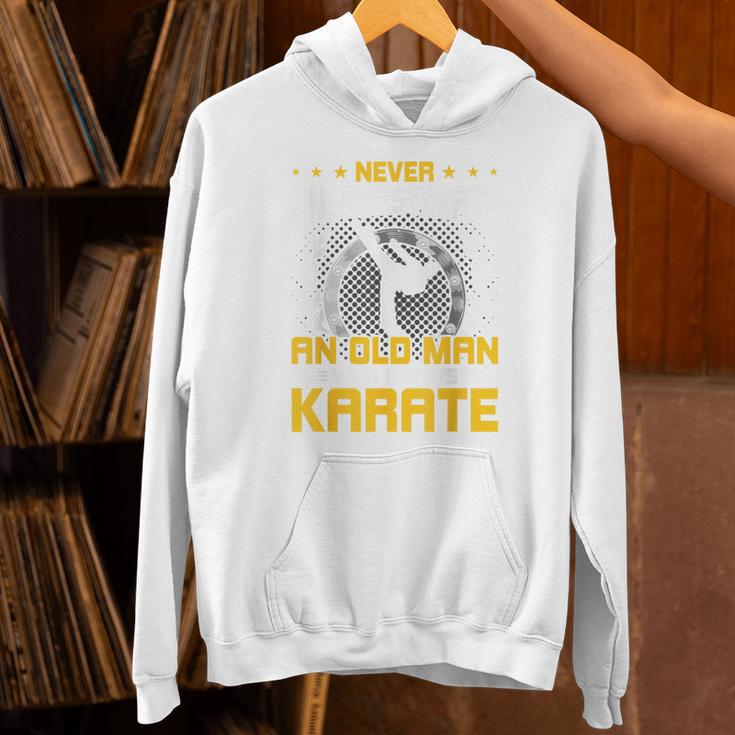 Never Underestimate An Old Man Who Know Karate パーカー