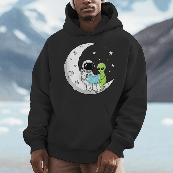 Astronaut And Alien Reading On Moon Space Book Lover Sci Fi Men Hoodie
