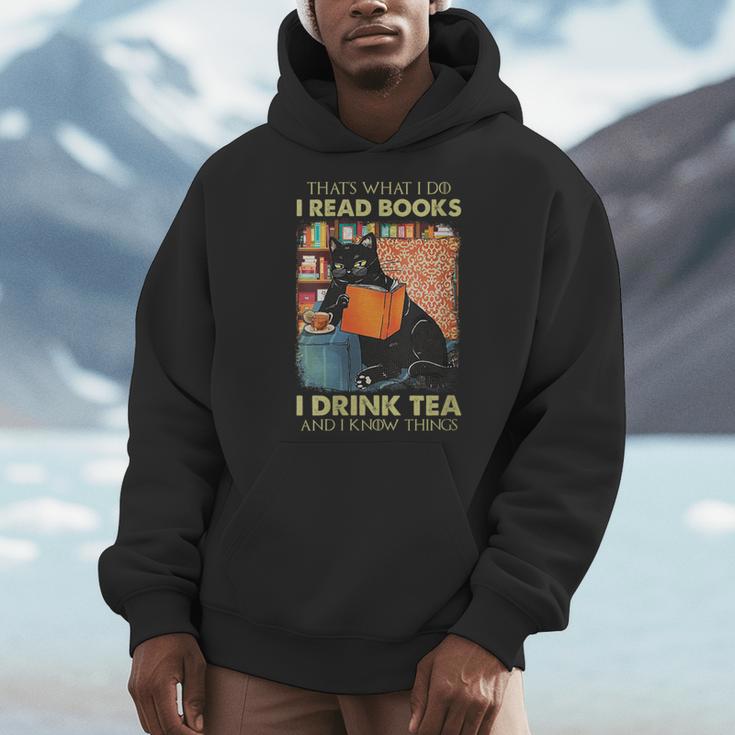 That's What i Do i Read Books i Drink Tea And i Know Things Men Hoodie