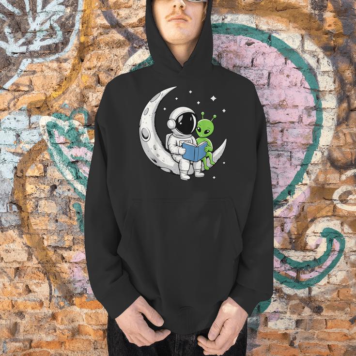 Astronaut Alien Reading Book Moon Space Men Hoodie