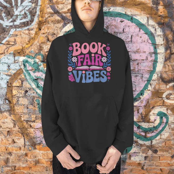 Book Fair Vibes Retro Teacher Reading Lovers Librarian Men Hoodie