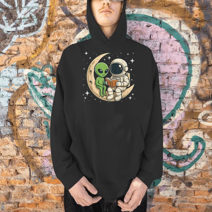 Reading Astronaut & Alien Reading Bookworm Reader Men Hoodie