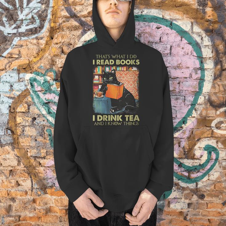 That's What i Do i Read Books i Drink Tea And i Know Things Men Hoodie