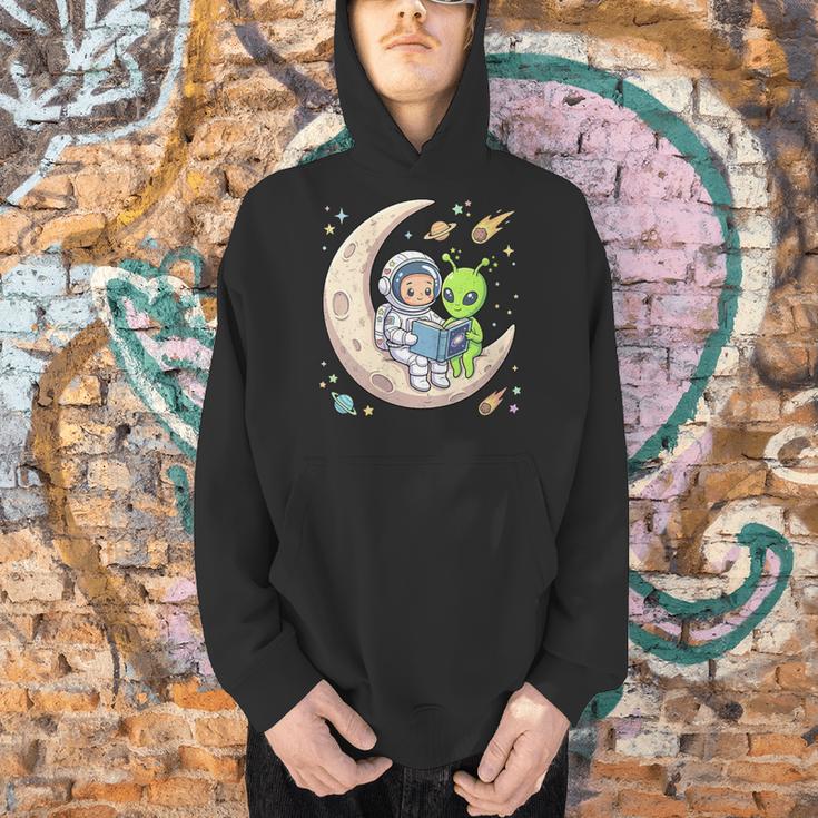 Women's Astronaut Reading Book With Alien Moon Space Astronomy Men Hoodie