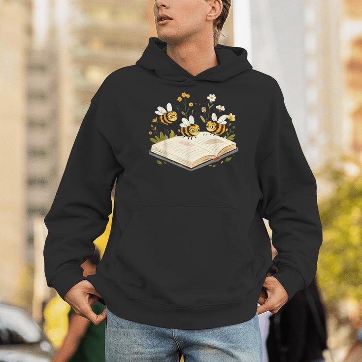 Floral Bumble Bee Reading Book Wildflower Bookish Librarian Men Hoodie