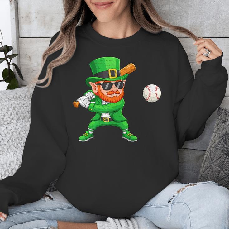Leprechaun Playing Baseball St Patricks Day Sport Boys Unisex Sweatshirt