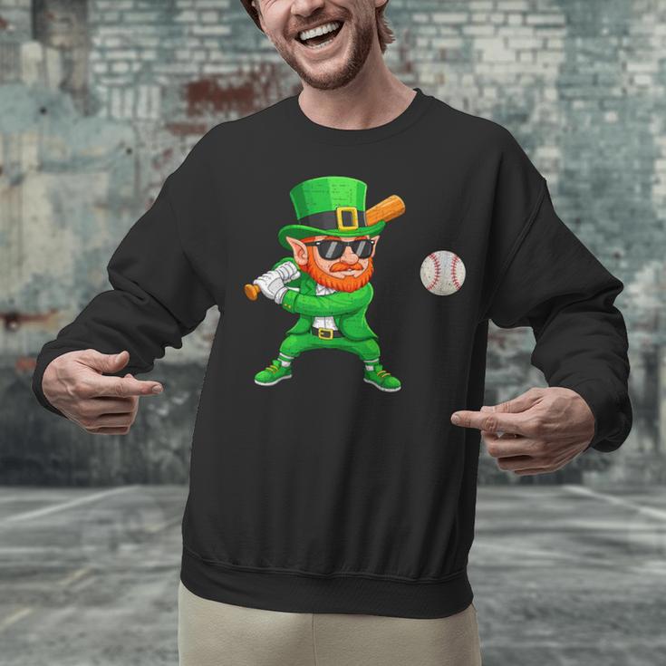 Leprechaun Playing Baseball St Patricks Day Sport Boys Unisex Sweatshirt