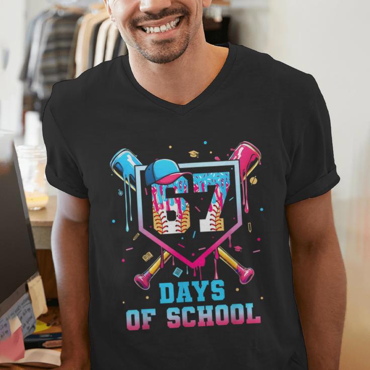 67 Days Of School 67th Day Baseball Meme Men Boys Kids Men's V-Neck T-Shirt