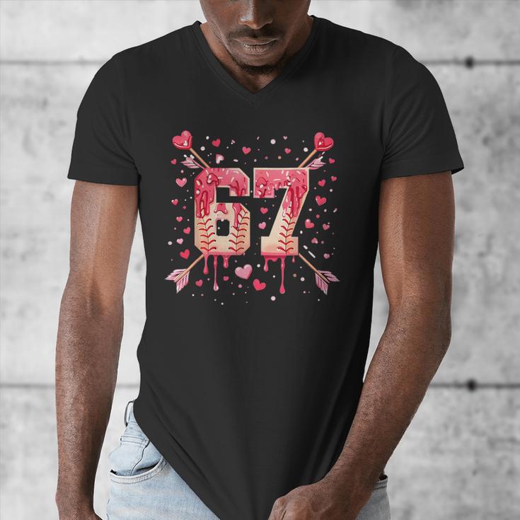 6 7 Melting Number Arrow Baseball Drip Valentine's Day Men's V-Neck T-Shirt