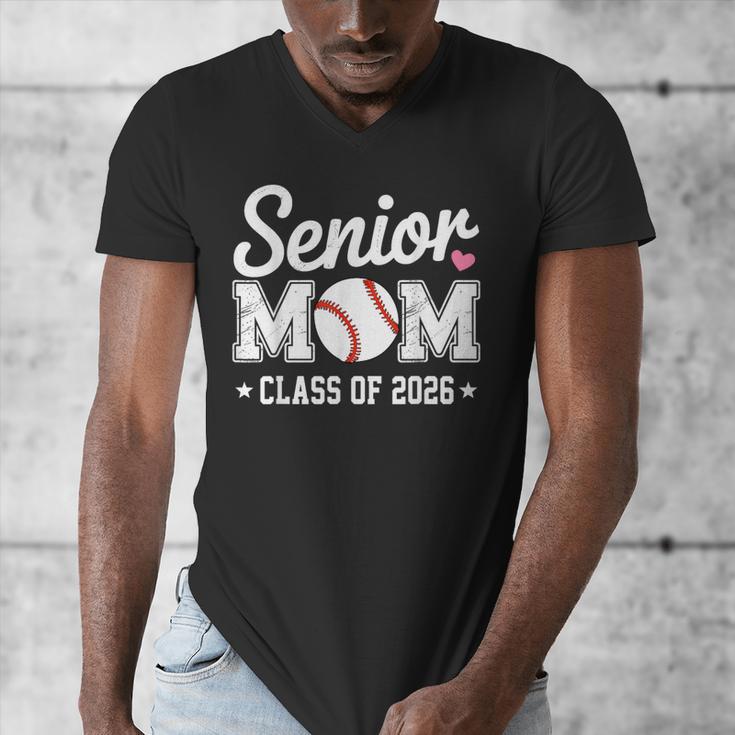 Senior Mom Class Of 2026 Baseball Retro Mom Graduation 2026 Men's V-Neck T-Shirt