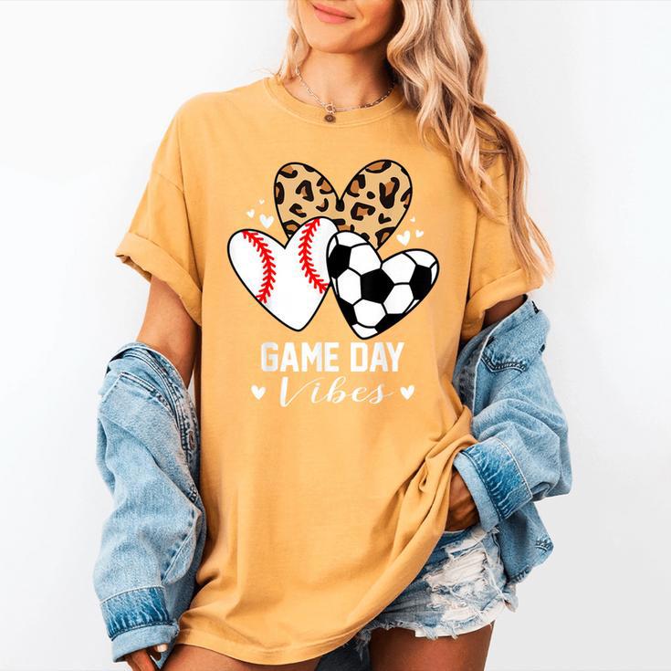 Game Day Vibes Soccer Baseball Mom Heart Women's Comfort Colors T-Shirt