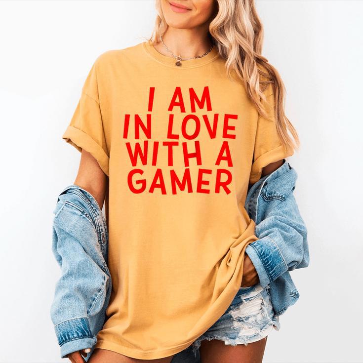 I Am In Love With A Gamer Cute Valentines Day Gamer Couple Raglan Baseball Tee Women's Comfort Colors T-Shirt