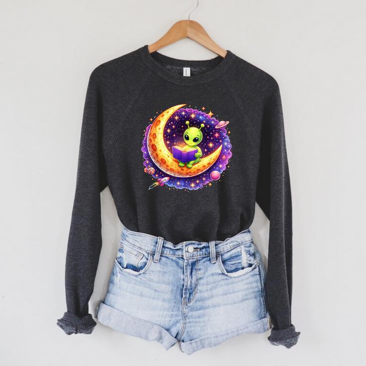 Alien Reading Book UFO Moon Space Astronomy Raglan Sleeve Sweatshirt