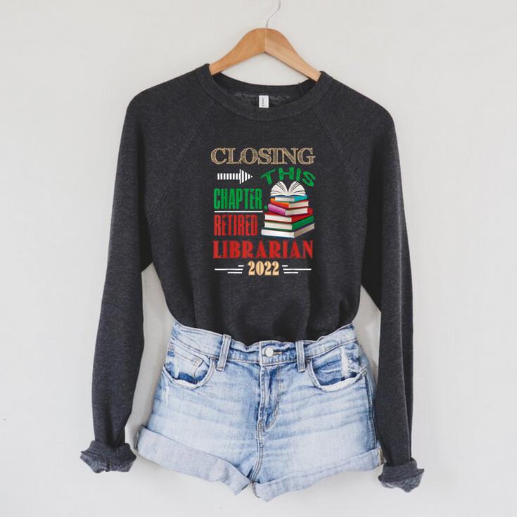 Closing This Chapter Retired Librarian 2022 Retirement Book Raglan Sleeve Sweatshirt