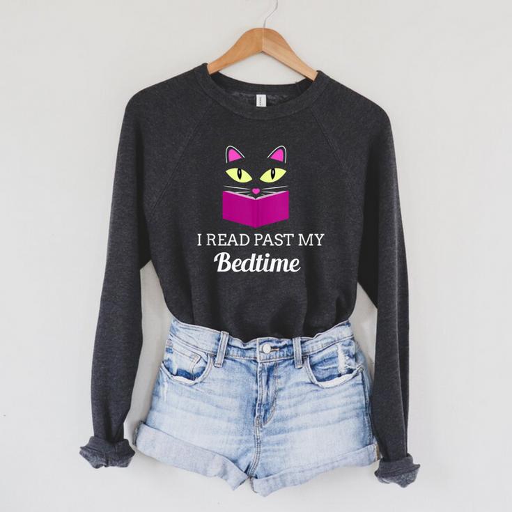 Cute Cat Reading Book Lover Graphic Raglan Sleeve Sweatshirt