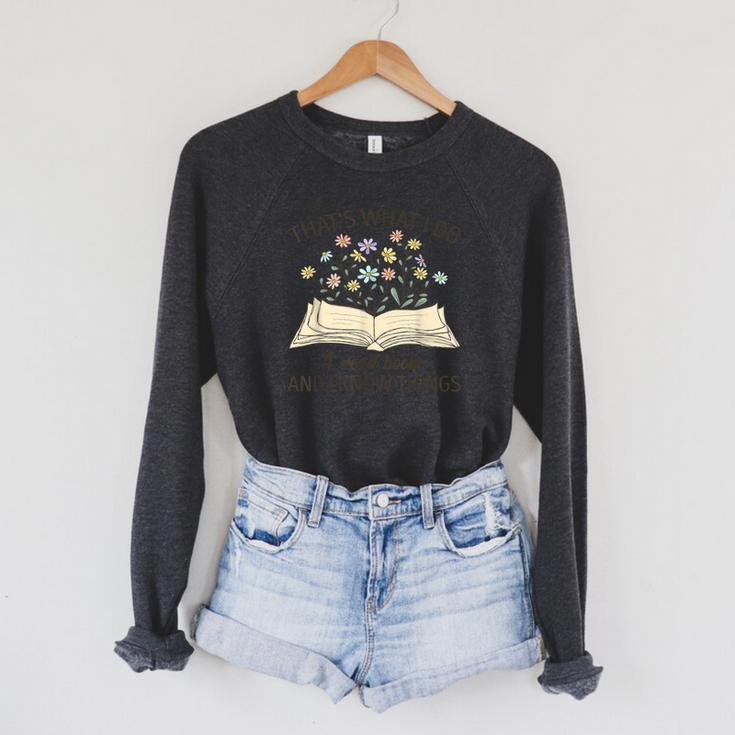 That's What I Do I Read Books And I Know Things Book Lovers Raglan Sleeve Sweatshirt