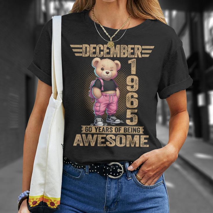 1965年12月 60歳の誕生日 60歳のテディベア Being Awesome Tシャツ 彼女への贈り物