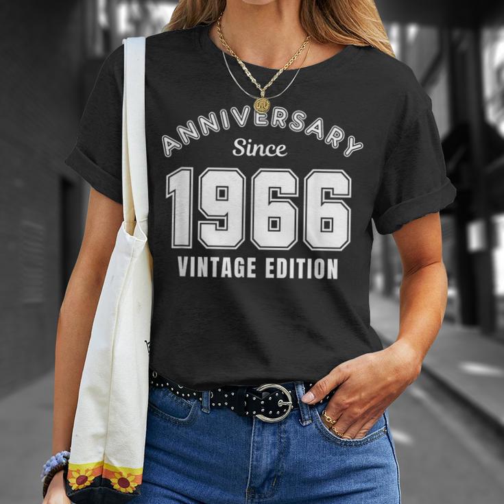 1966年記念 誕生日 還暦祝い 西暦1966年 昭和41年お祝い Tシャツ 彼女への贈り物