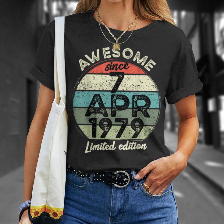 1979年4月7日 45歳の誕生日 45歳 2024年 誕生日 Tシャツ 彼女への贈り物