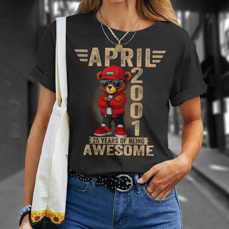 2001年4月25日の誕生日男性と女性の素晴らしいテディベア。 Tシャツ 彼女への贈り物