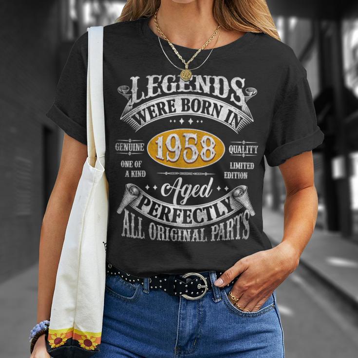 65歳の誕生日 1958年生まれのヴィンテージレジェンド 65歳 Tシャツ 彼女への贈り物