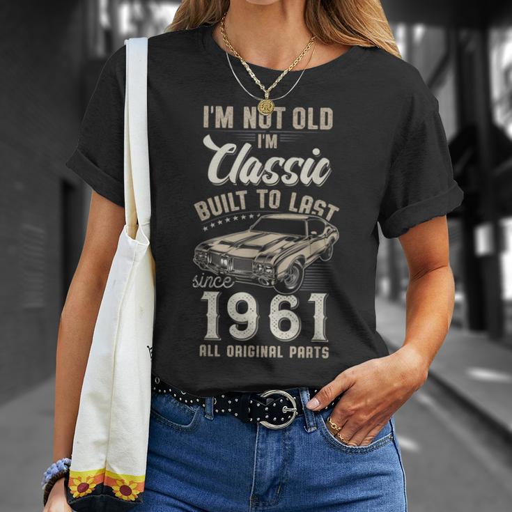 65歳の誕生日 1961年生まれのクラシックカー Tシャツ 彼女への贈り物