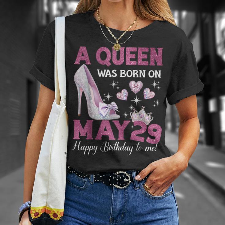 A Queen Was Born On 5月29日 ガーリー 誕生日 クイーン Tシャツ 彼女への贈り物