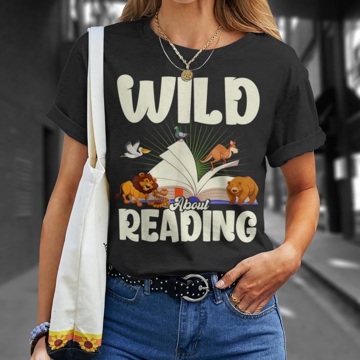 Avid Readers Bookworms Book Lovers Wild About Reading Lovers T-Shirt Gifts for Her
