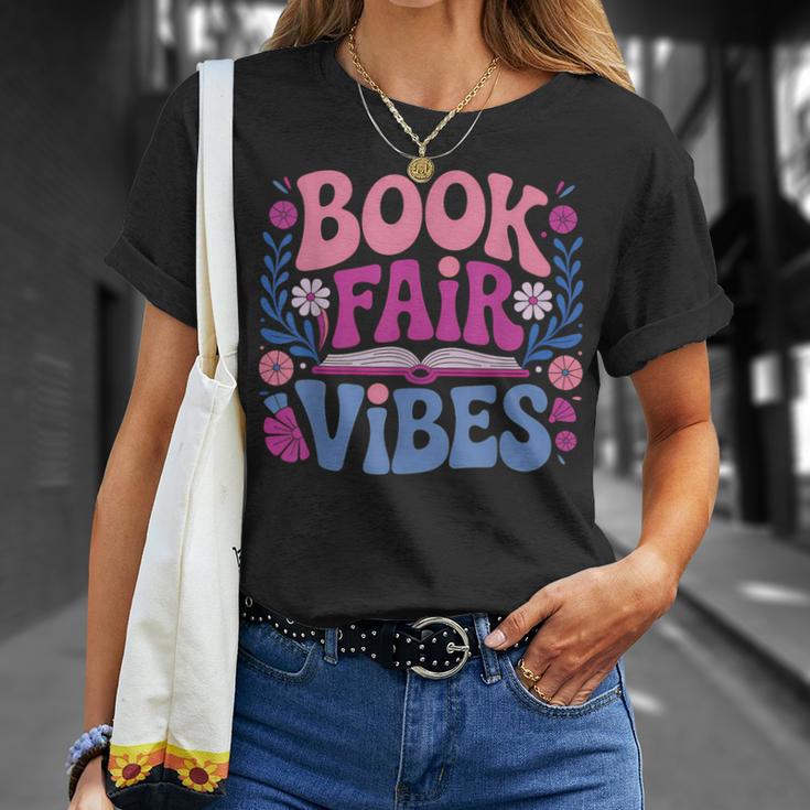 Book Fair Vibes Retro Teacher Reading Lovers Librarian T-Shirt Gifts for Her Book Fair Vibes Retro Teacher Reading Lovers Librarian T-Shirt Gifts for Her