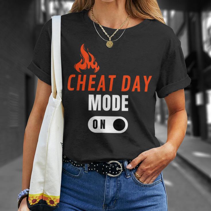 Cheat Day 高カロリー おもしろダイエット Tシャツ 彼女への贈り物