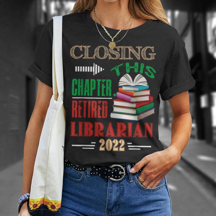 Closing This Chapter Retired Librarian 2022 Retirement Book T-Shirt Gifts for Her