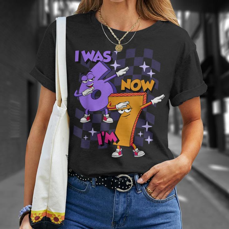 Dabbing 67 私は6歳でしたが、今は7歳です。おもしろいバースデーガールキッズ67 Tシャツ 彼女への贈り物