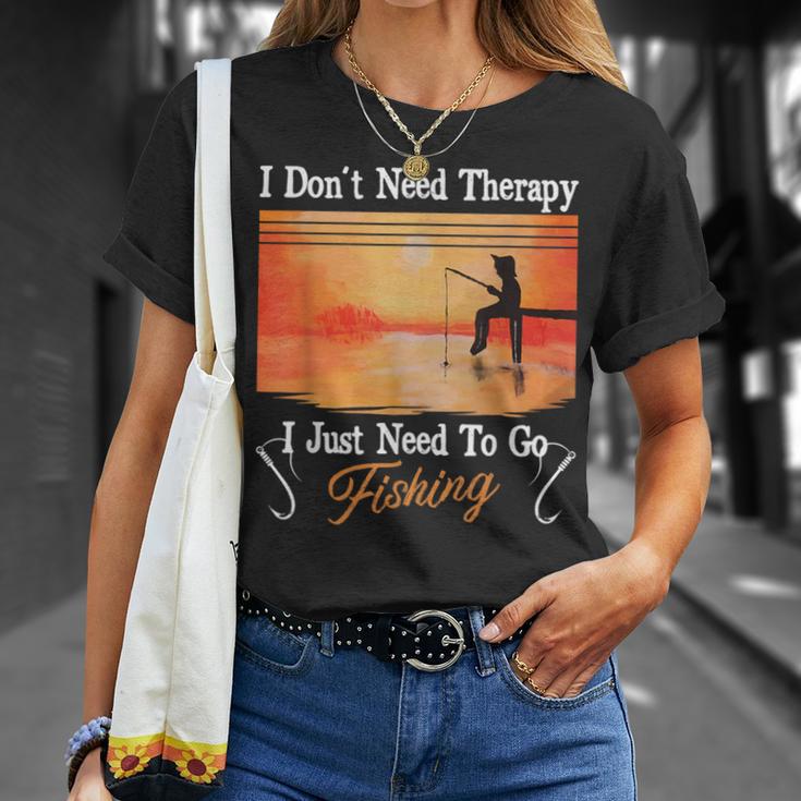 I Don't Need Therapy I Just Need Fishing Tシャツ 彼女への贈り物