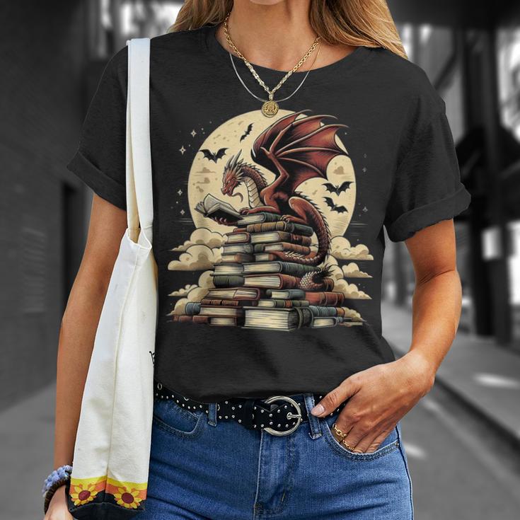 Dragon Reading a Book Dragons And Books Lover Bookworm T-Shirt Gifts for Her