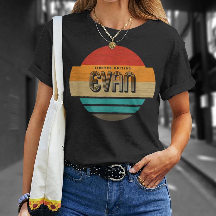 メンズ Evan 名称 レトロ・ヴィンテージ・サンセット 限定版 Tシャツ 彼女への贈り物