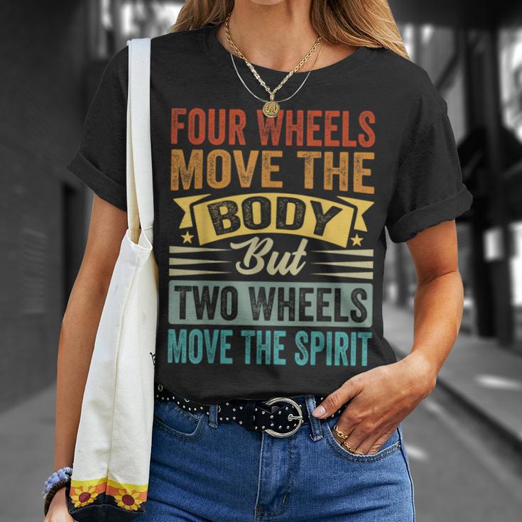 Four Wheels Move The Body But Two Wheels Move Thepirit Tシャツ 彼女への贈り物