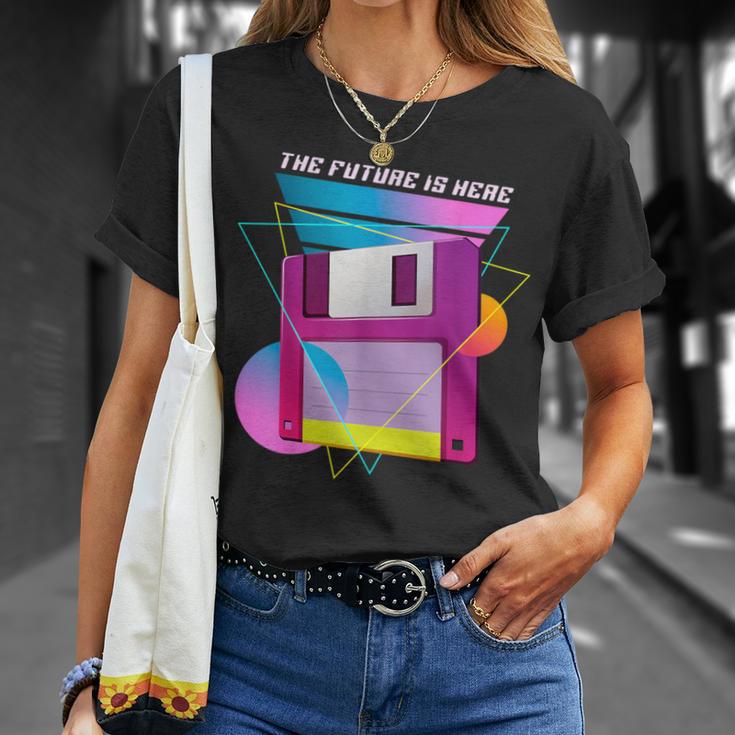 The Future Is Here フロッピーディスクディスクディスクレトロ80年代vaporwave Tシャツ 彼女への贈り物
