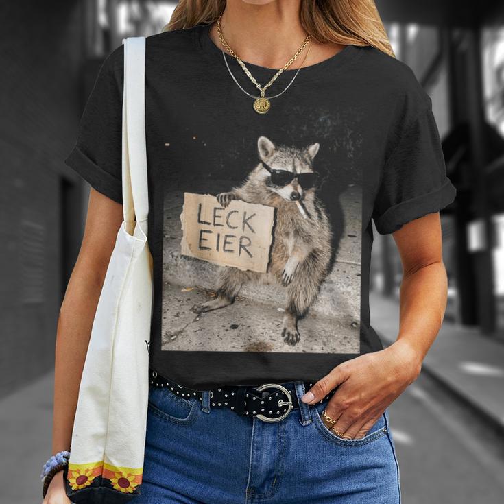 Leck Eier Lustiger Waschbär Mit Frecher Haltung T-Shirt Geschenke für Sie