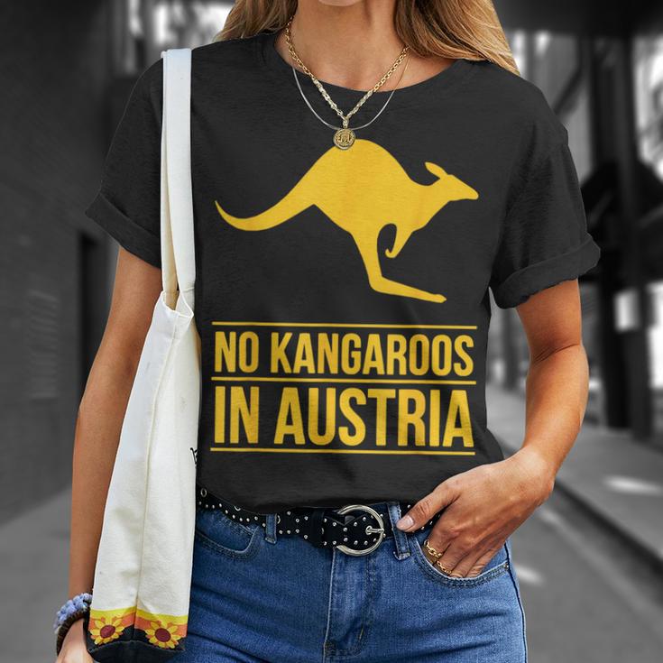 No Kangaroos In Austria Tシャツ 彼女への贈り物
