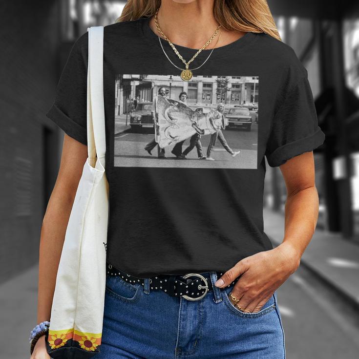 Not The Nine O Clock News キャスト ジョン・クリーズ ローワン・アトキンソン Tシャツ 彼女への贈り物