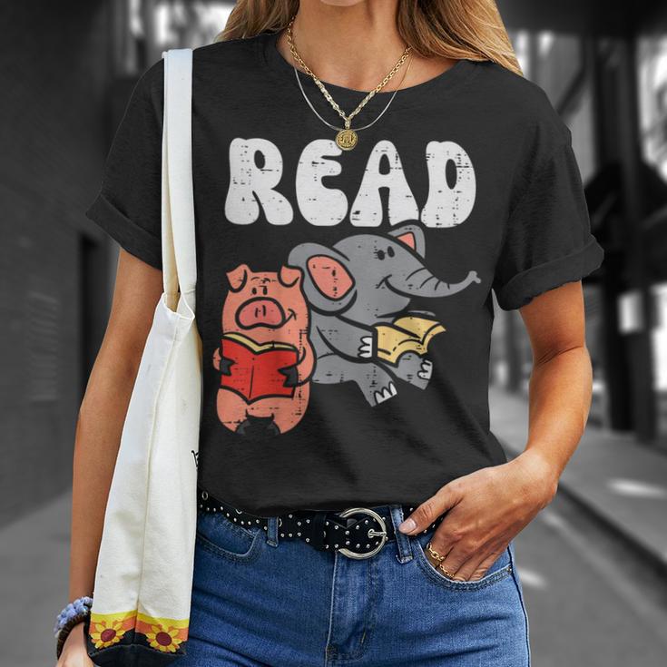 Pig Elephant Reading Cute Book Lover Bookworm Boys Girls Kid T-Shirt Gifts for Her Pig Elephant Reading Cute Book Lover Bookworm Boys Girls Kid T-Shirt Gifts for Her