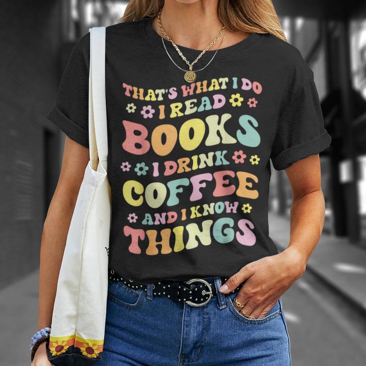 I Read Books And i Know Things Funny Coffee Reading Groovy T-Shirt Gifts for Her