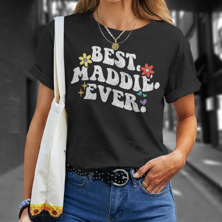 Retro Groovy Best Maddie Ever ファーストネーム 母の日 女の子 Tシャツ 彼女への贈り物