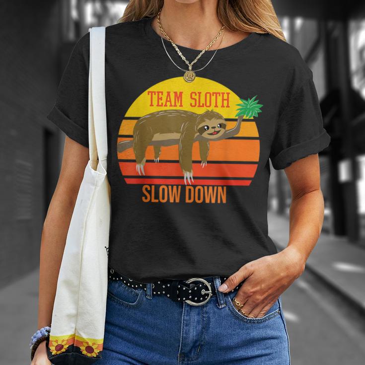 Teamlothlow Down ユニークな怠け者がゆっくり動く動物ギフト Tシャツ 彼女への贈り物