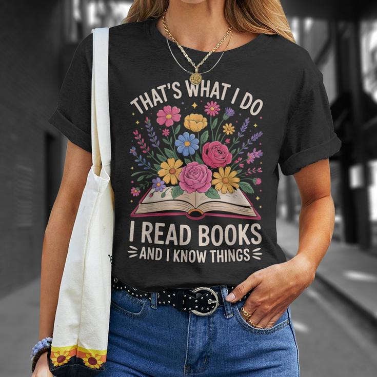 That’s What I Do I Read Books And I Know Things Floral Book T-Shirt Gifts for Her