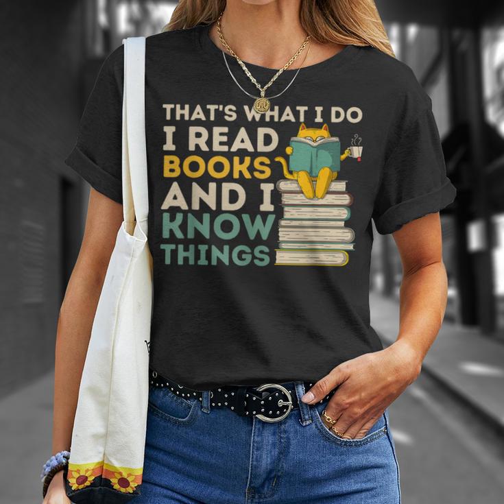 That's What I Do Reading Cat Book & Cat Lover T-Shirt Gifts for Her