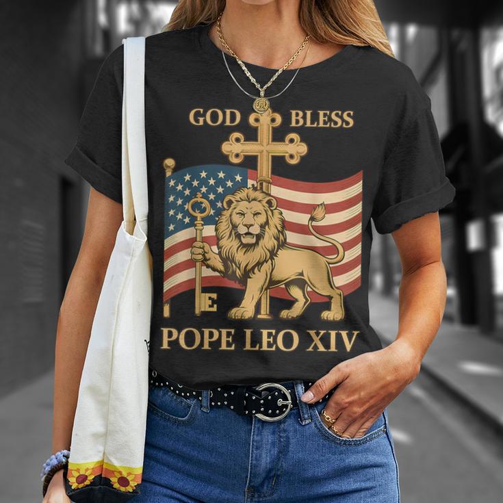 Vatican Pope Leo Xiv God Bless Pope Leo Xiv Tシャツ 彼女への贈り物