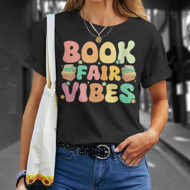 Women's Library Book Fair Vibe Groovy Retro School Reading Nostalgic T-Shirt Gifts for Her Women's Library Book Fair Vibe Groovy Retro School Reading Nostalgic T-Shirt Gifts for Her