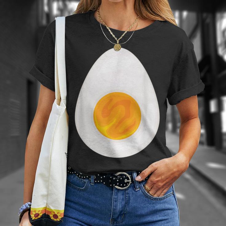 おかしなゆで卵 かわいい 朝食 食通 皮肉なユーモア ミーム Tシャツ 彼女への贈り物