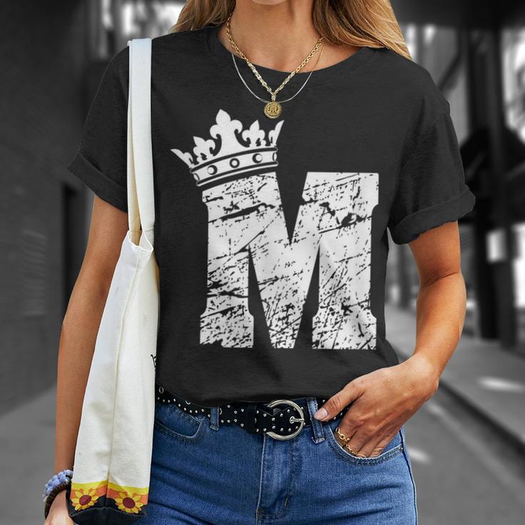 アルファベットtシャツ イニシャル文字mとキングクイーンクラウンtシャツ Tシャツ 彼女への贈り物
